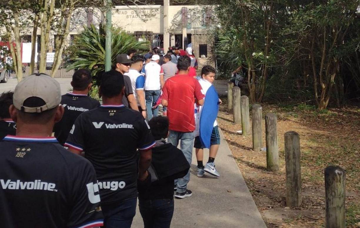 El TAD Gormley Stadium de New Orleans contó con la presencia de hondureños para el clásico Olimpia vs Marathón.
