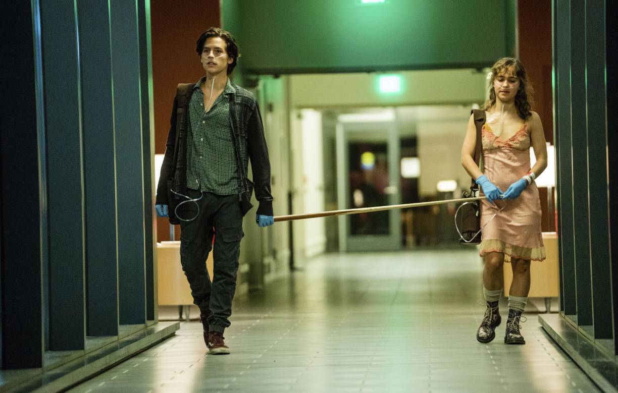 En 2019, Baldoni dirigió y produjo la película “A dos metros de ti”, una conmovedora historia sobre dos adolescentes con fibrosis quística que se enamoran. Este proyecto consolidó su reputación como un cineasta sensible y comprometido con temas de salud y bienestar.