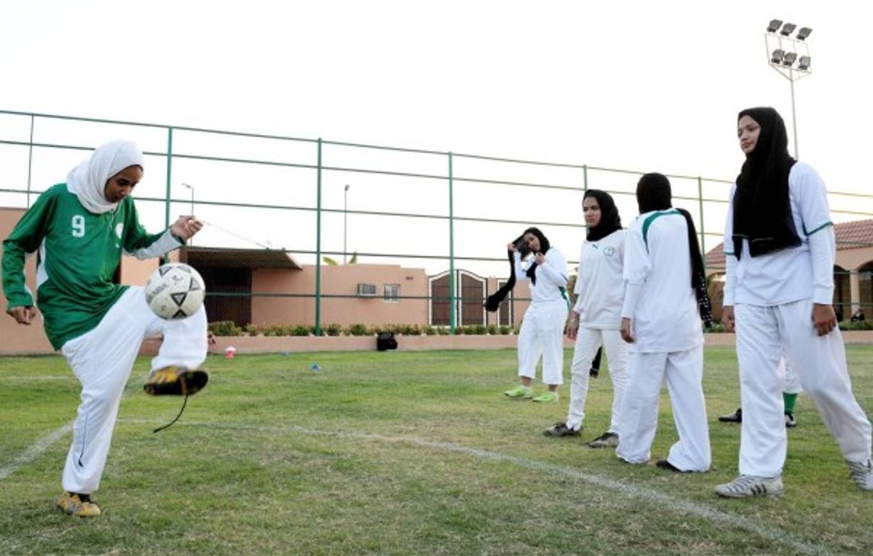 7. Prohibición de practicar deportes o entrar en cualquier centro o club deportivo. Tampoco pueden montar en bicicleta y mucho menos motocicletas.