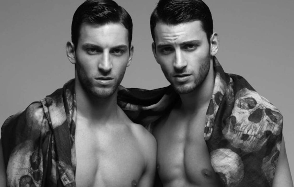 Kevin y Jonathan fueron descubiertos cuando una profesora decidió enviar una foto de ellos a la agencia de modelos para niños, Central Models.<br/>