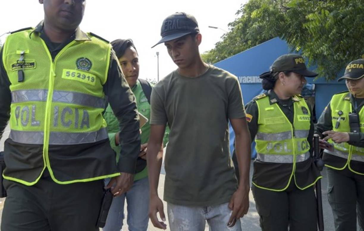 Christian Krüger, director de la autoridad migratoria colombiana, explicó que los desertores reciben un salvoconducto temporal, mientras se estudia caso por caso 'quién es la persona y cuál es el argumento que está dando para la concesión del refugio'.