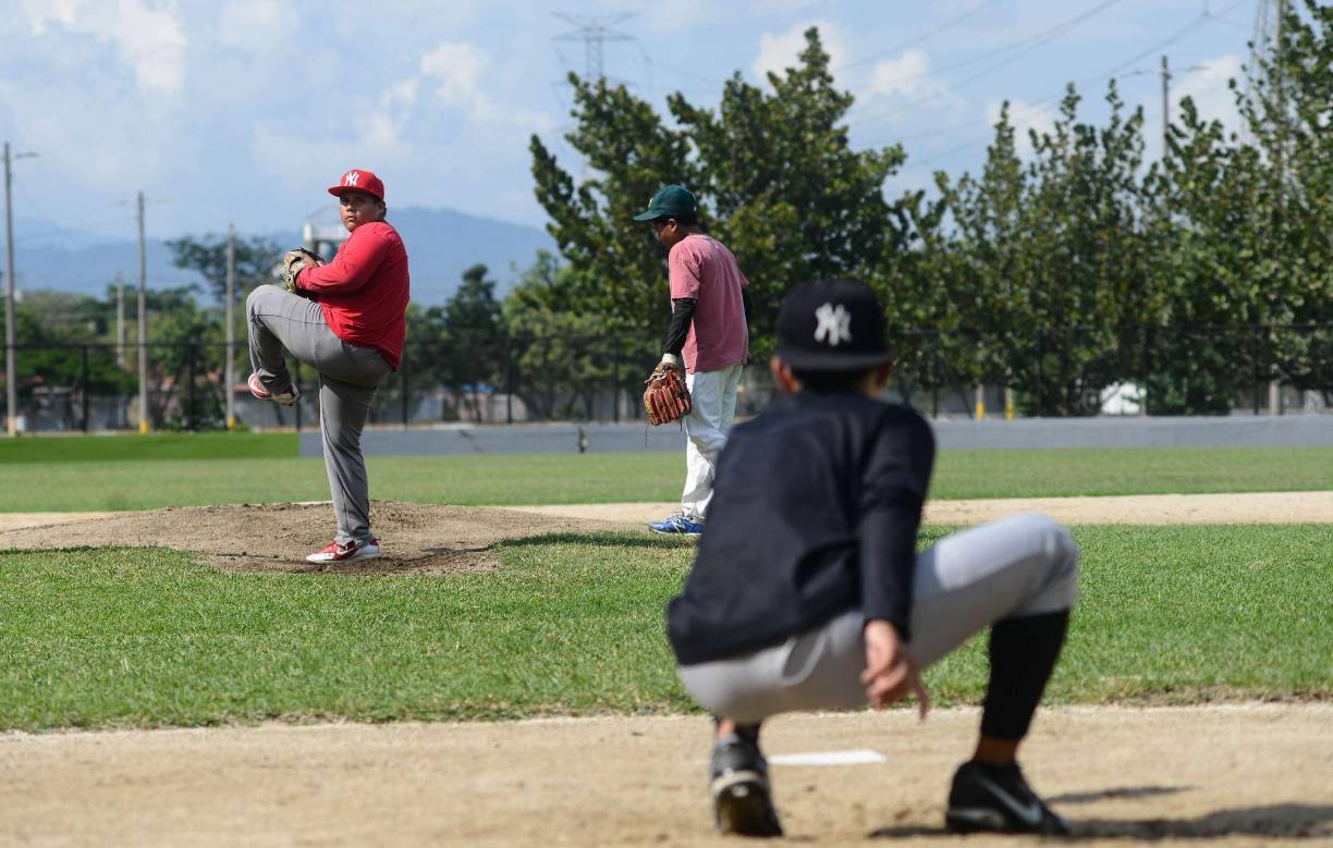 El programa está dirigido para jóvenes de las categorías Pre infantil, Infantil, y Pre Junior. Las jornadas de entrenamiento son de lunes a viernes de 02:00 p.m.-04:30 p.m. 