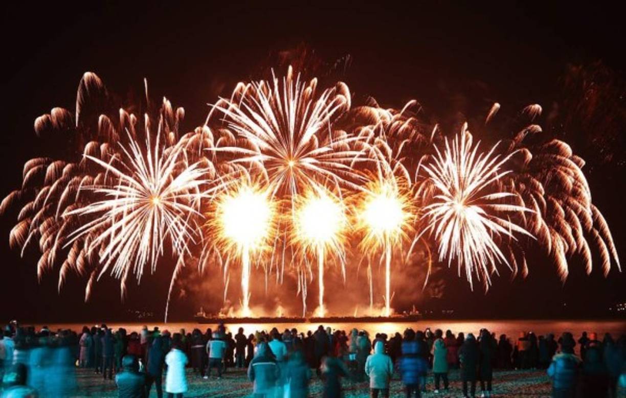 Miles de personas asistieron al evento en las afueras de la capital surcoreana.