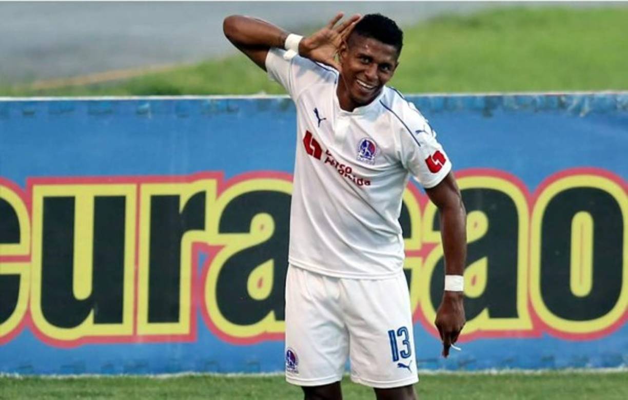 El delantero hondureño Carlo Costly terminó su contrato con el Olimpia, el club trabaja en su renovación, pero el 'Cocherito' tiene una oferta del extranjero. El club Santiago Wanderers de Chile, que juega la Copa Libertadores, busca su fichaje.