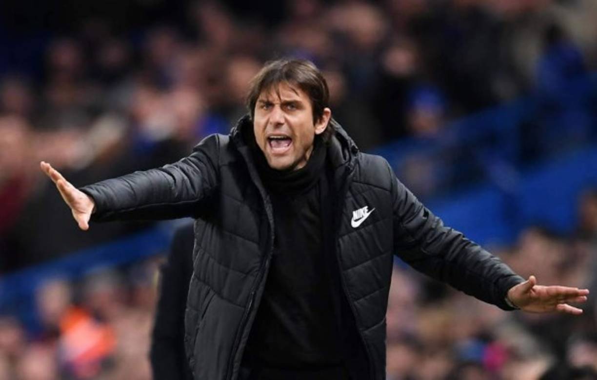 Punto y final a la novela de Antonio Conte. El Chelsea le termina pagando el finiquito de 10 millones de euros al entrenador italiano y confirma la llegada de Maurizio Sarri al banquillo. Se acabó la era Conte en el conjunto blue.