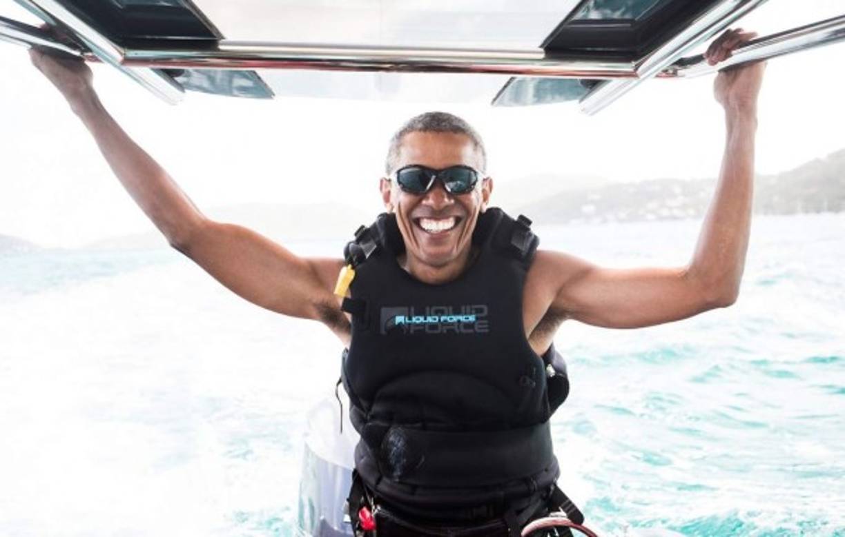 El expresidente estadounidense Barack Obama volvió a practicar su deporte favorito, o casi. Durante sus primeras vacaciones fuera de la Casa Blanca, Obama aprendió a hacer kitesurf, un deporte extremo, en las Islas Vírgenes.