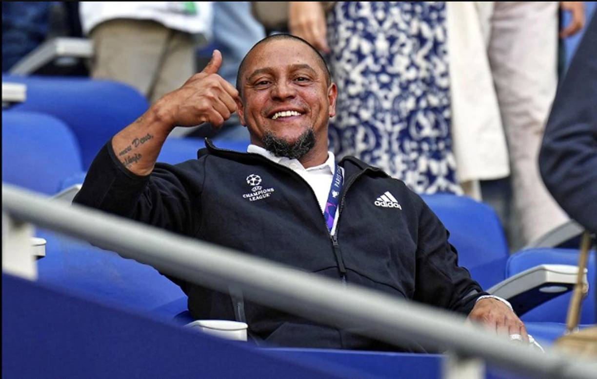 El exfutbolista brasileño Roberto Carlos, ahora embajador del Real Madrid, estuvo presente en el Stade de France.