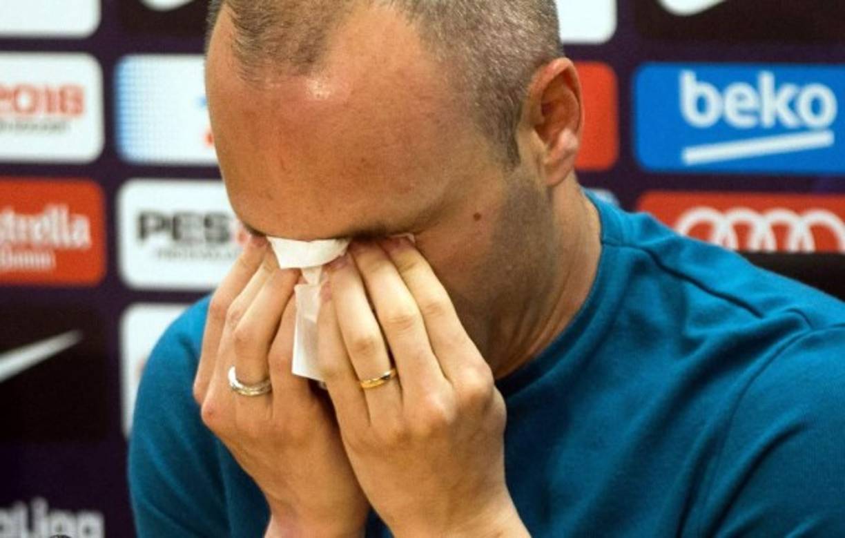 Iniesta ha dicho adiós al Barcelona entre lágrimas.