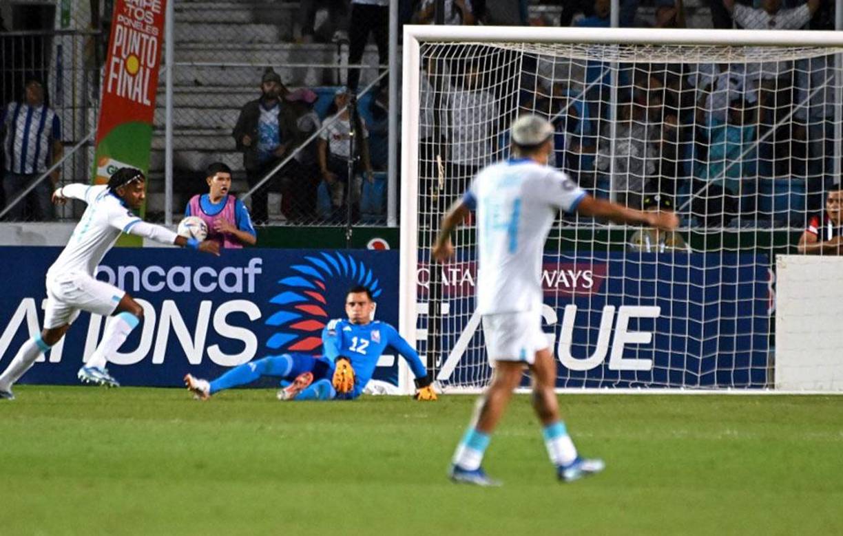 Honduras venció 2-0 a México en el estadio Nacional Chelato Uclés por lo que acaricia el cupo directo a la Copa América y el pase a semifinales de la Nations League de Concacaf.