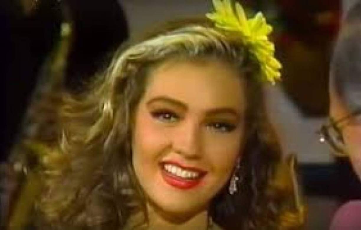 La pareja se conoció en una cita a ciegas y quedaron flechados, años después se casaron en una majestuosa boda recordada hasta la fecha.