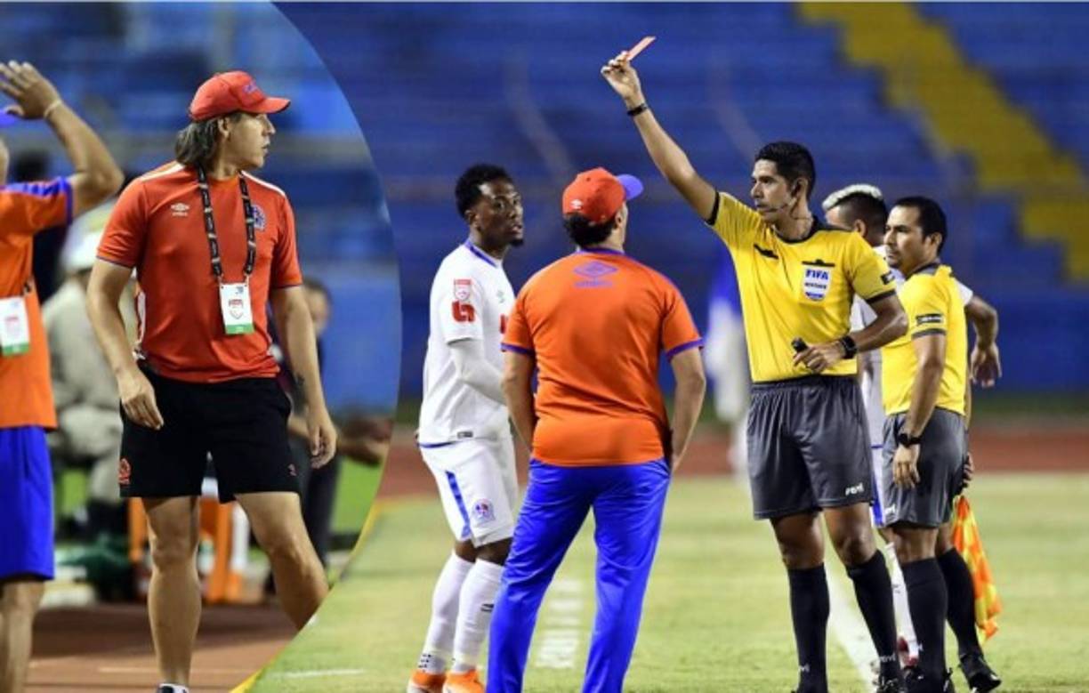El árbitro salvadoreño Ismael Cornejo también expulsó al asistente técnico de Pedro Troglio, Gustavo Reggi, por sus reclamos debido a la expulsión del 'Patón' Mejía. Foto Yoseph Amaya