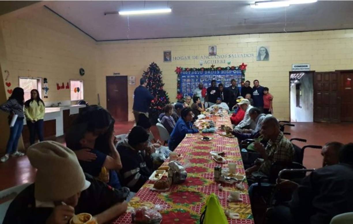 Romell Quioto decidió cómo cada año llevar alimentos a personas de bajos ingresos en la capital de Honduras.