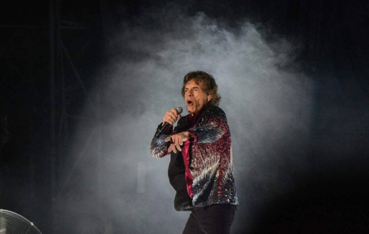 A sus 72 años, Jagger llevó al delirio a miles de cubanos, y extranjeros, que esperaron pacientes por varias horas el inicio del espectáculo de luces y sonido más grande jamás visto en La Habana.