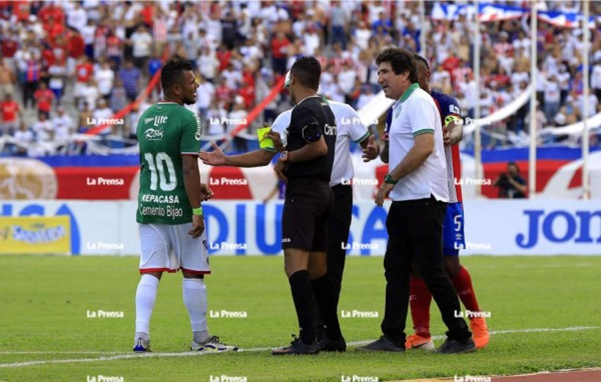 El entrenador del Marathón, Héctor Vargas, fue expulsado en el partido contra el Olimpia por reclamos a los árbitros.