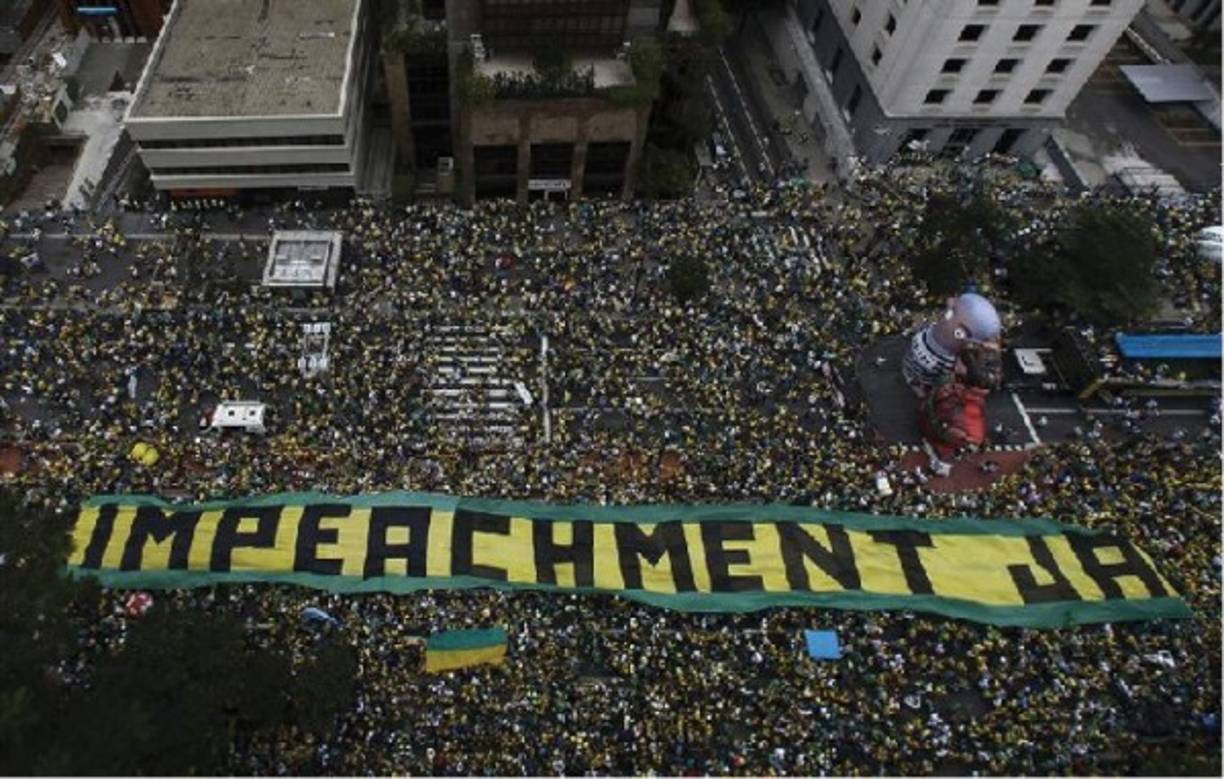Brasil. La destitución de Dilma. Dilma Rousseff fue destituida como presidenta de Brasil el 31 de agosto tras ser sometida a un impeachment luego de que millones de brasileños pidieran su renuncia. Su lugar fue ocupado por Michelle Temer.