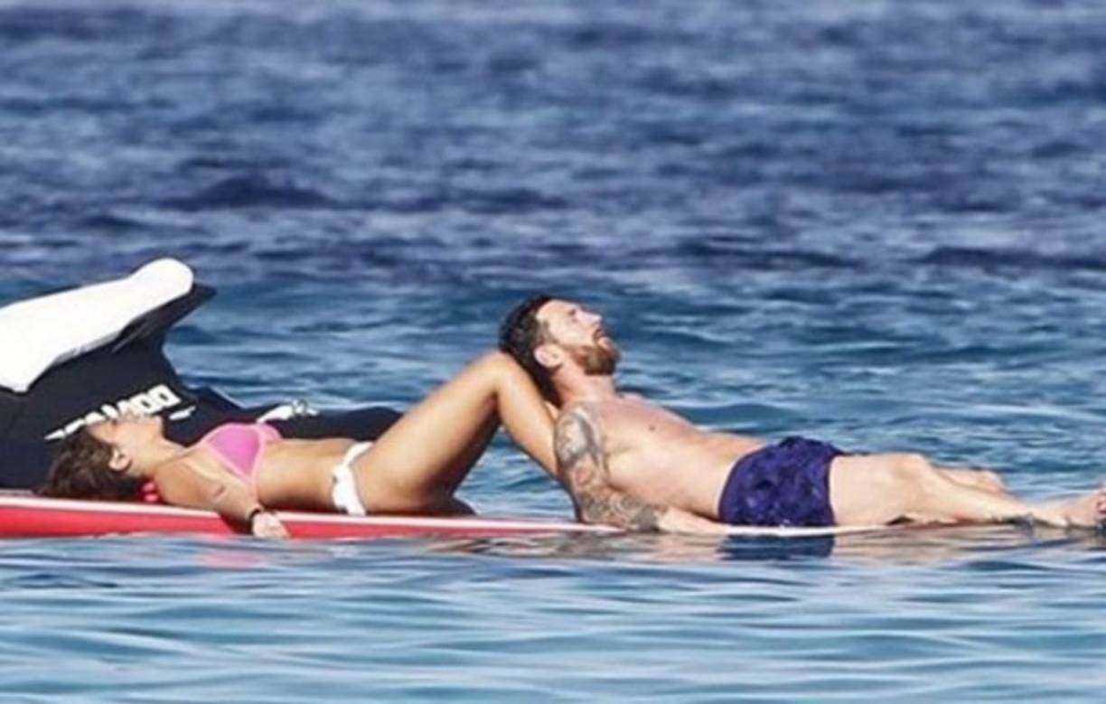 Romántico momento entre Antonella y el crack argentino del Barcelona.