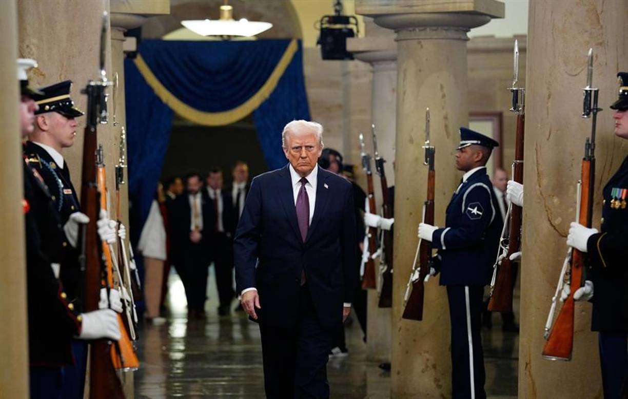 Donald Trump tomó este lunes posesión como presidente número 47 de Estados Unidos, en una ceremonia de investidura que se celebra en el interior del Capitolio por el frío.