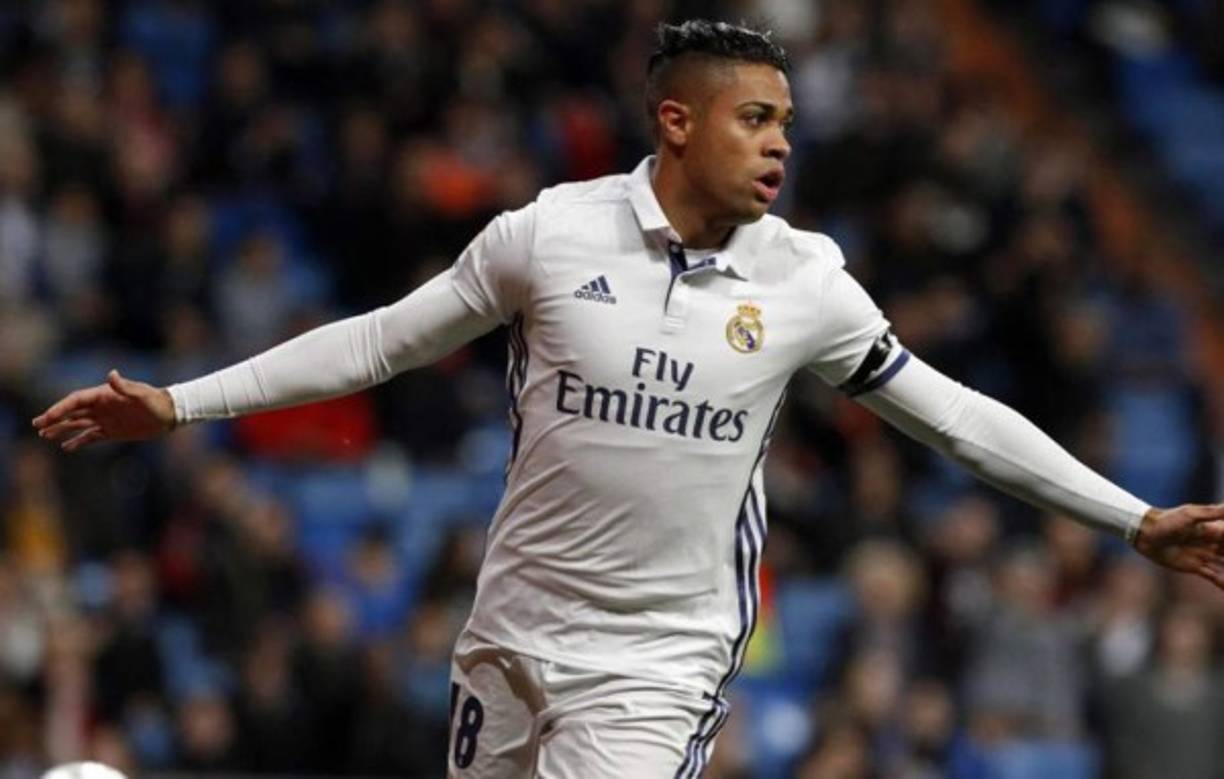 Mariano Díaz: Según Jugones, el Real Madrid le ha informado al delantero dominicano que no entra en sus planes por lo que el atacante estaría muy cerca de fichar por el Mónaco de Francia.