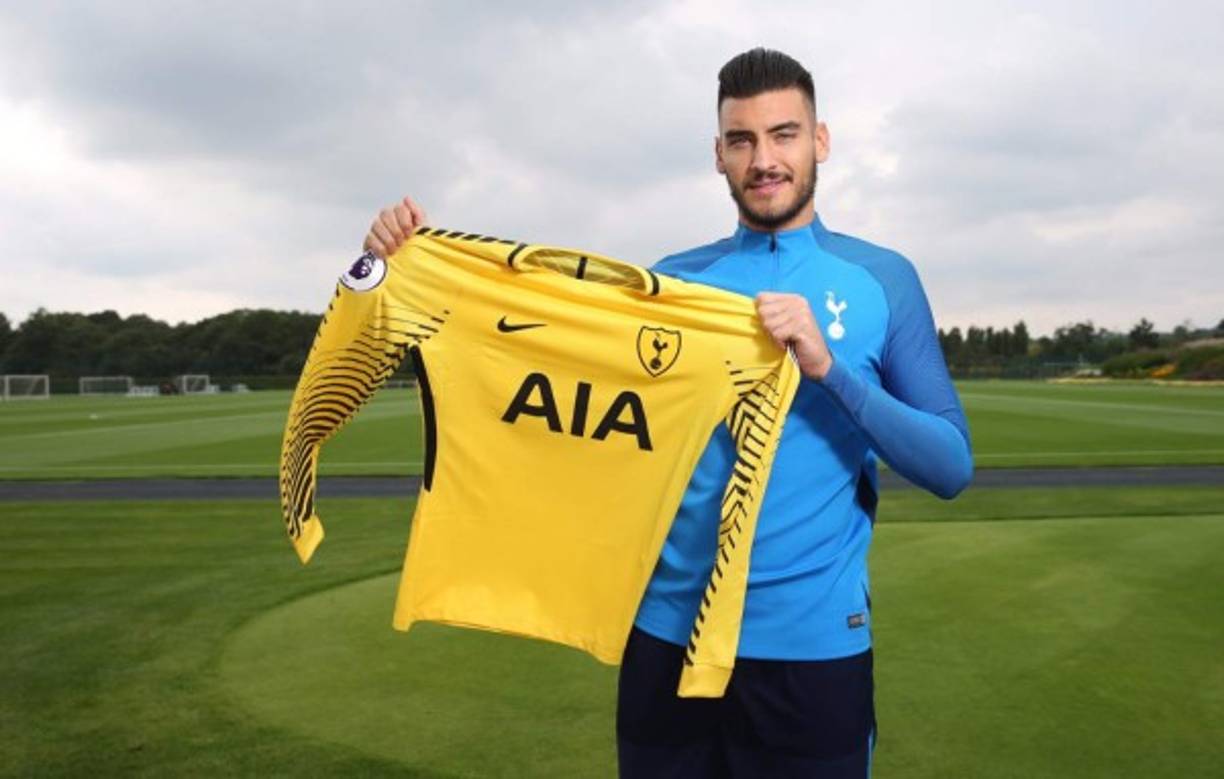 El Tottenham han hecho oficial el fichaje del portero argentino Paulo Gazzaniga, que la temporada pasada jugó cedido en el Rayo Vallecano por el Southampton. Firma hasta 2022.