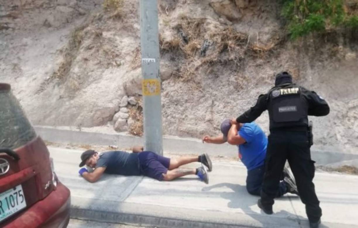 Los capturados fueron identificados como Luis Felipe Iraheta Guevara de 38 años (conductor de la rastra) y Mario Antonio Figueroa Hernández de 28 años conocido en el mundo criminal con el alias de El Goti.