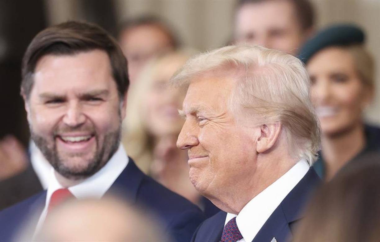 Trump junto al vicepresidente, JD Vance.