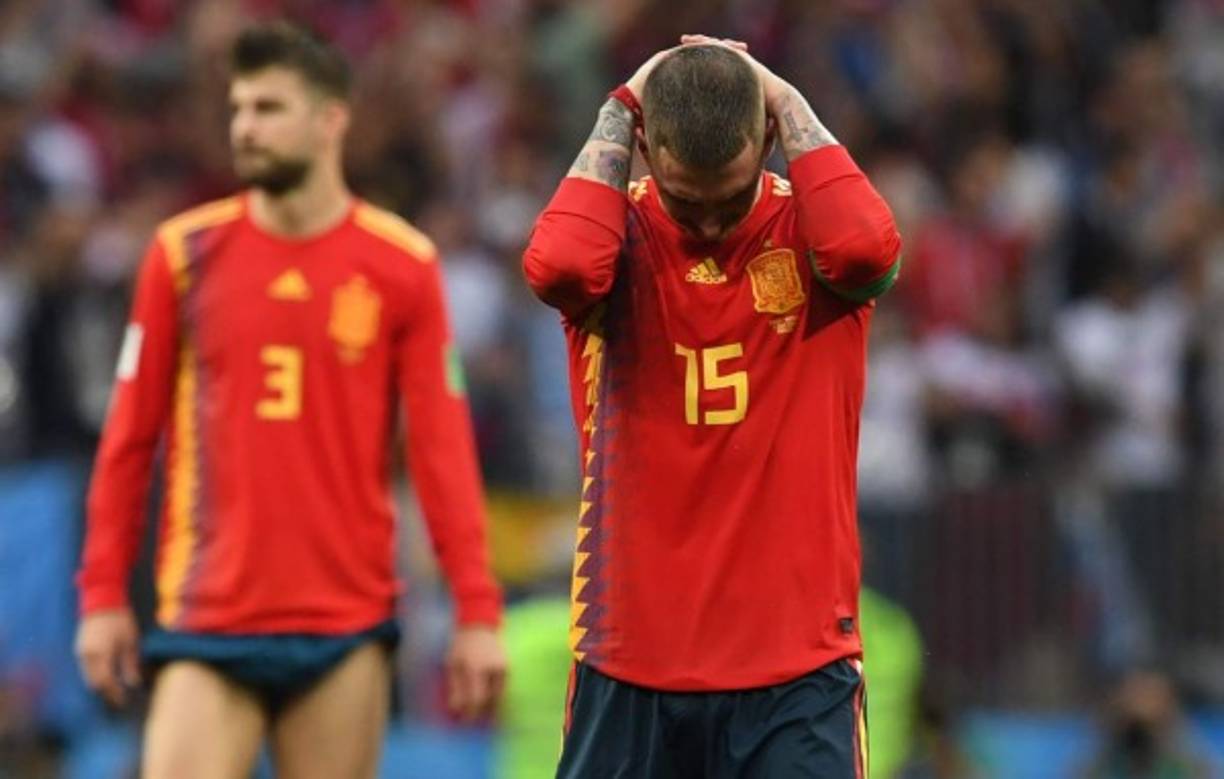 Piqué fue uno de los jugadores más destrozados ya que por su culpa los rusos empataron el juego en el tiempo reglamentario por una infantil mano en el área.