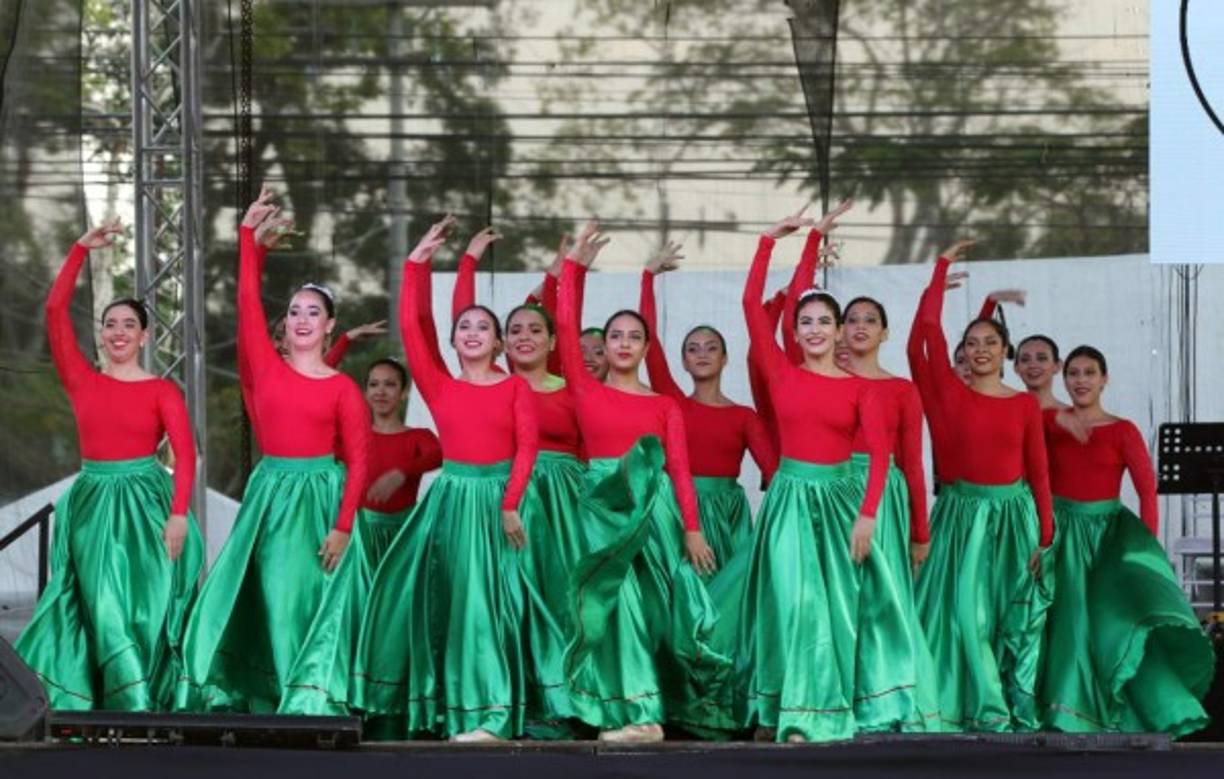 El Parque México, mejor conocido como Benito Juárez, reunió a familias sampedranas para disfrutar y apreciar el talento de niños y jóvenes.
