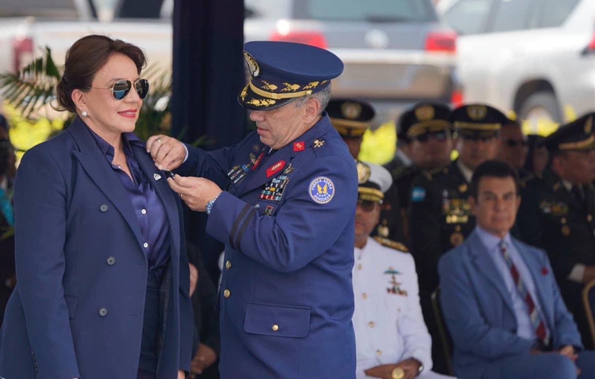 Las imágenes han provocado revuelo en las últimas horas, debido a que el líder del Partido Salvador de Honduras (PSH), siendo parte del Gobierno, se ha vuelto un férreo opositor de la gestión de Castro de Zelaya. 