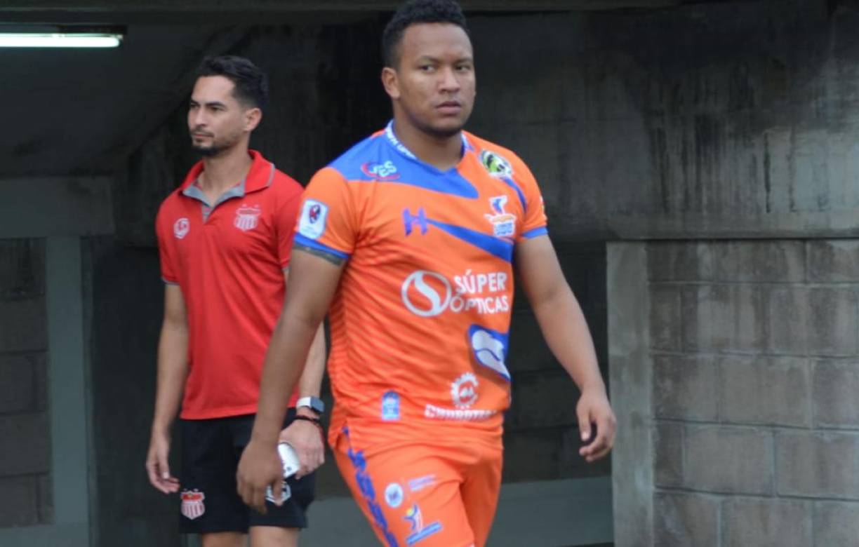 Eduard Reyes, único jugador que sobrevivía en la UPNFM desde su ascenso en 2017, no seguirá con los Lobos y deberá buscar equipo. El polifuncional jugador tiene 26 años y acumuló 131 partidos con los estudiosos.