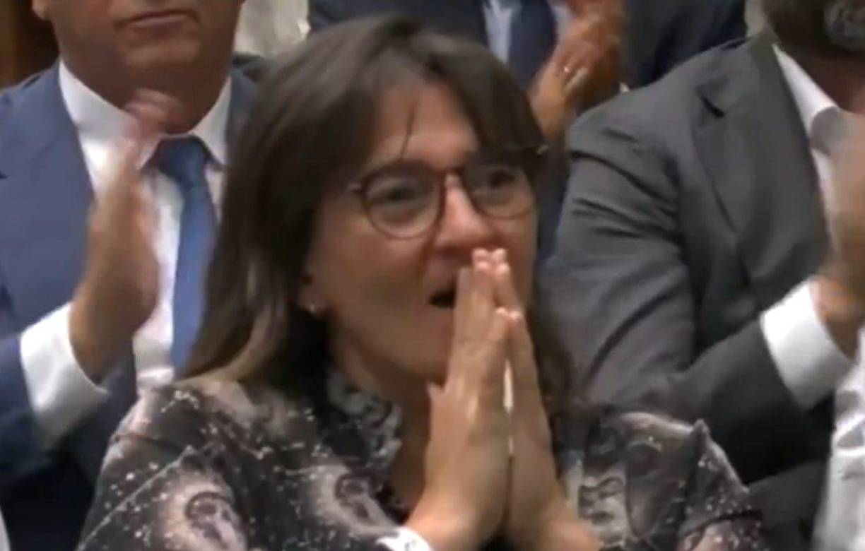 La madre de Kylian Mbappé no pudo contenerse y lloró en la presentación de su hijo. Ella también es representante del astro francés. 