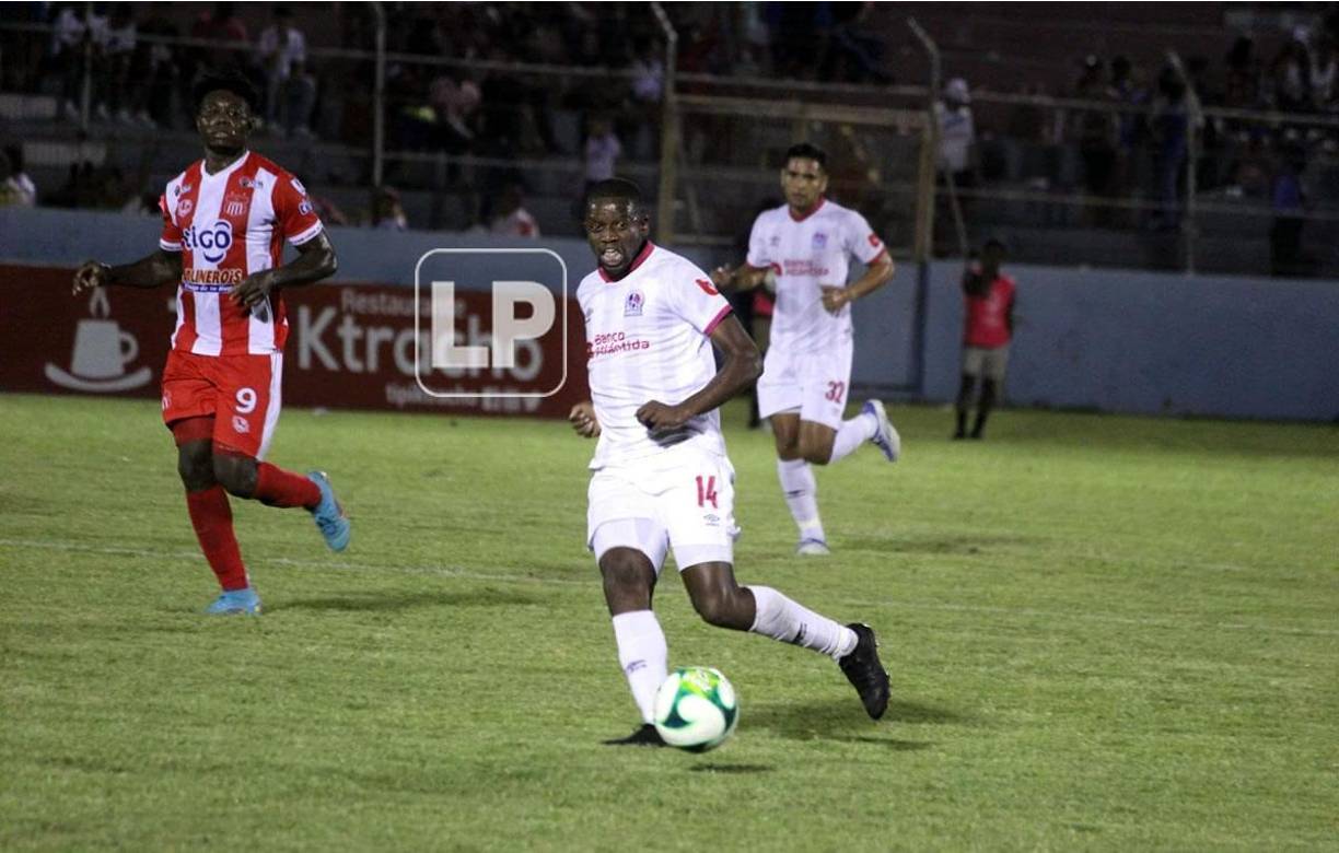 Boniek García entró de cambio en el segundo tiempo y alcanzó la cifra de 300 partidos en la historia de la Liga Nacional de Honduras.