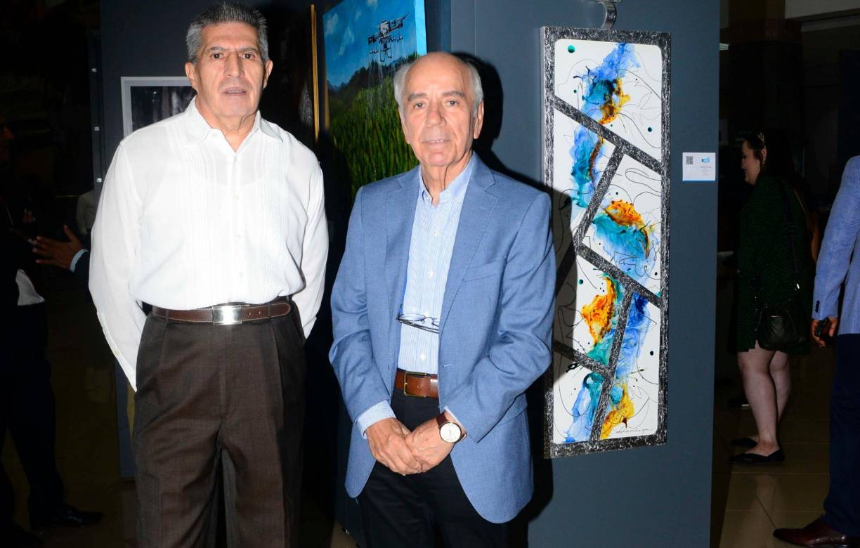 Gilberto Limón, cónsul de México, junto con Maurizio Chiovelli