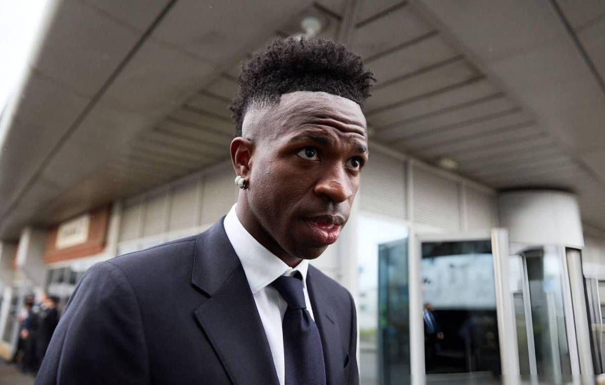 Tras dos horas de vuelo, el equipo madridista aterrizó en el aeropuerto de Luton, Inglaterra.