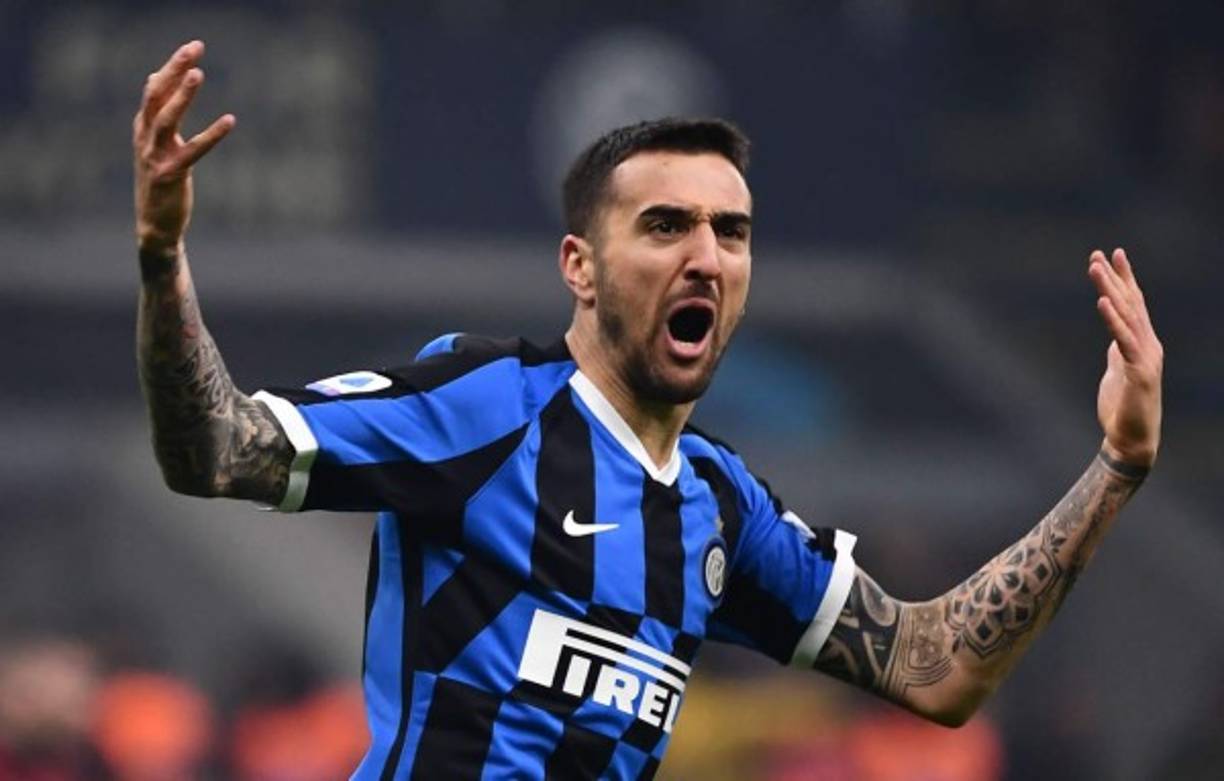 La llegada de Matías Vecino al Napoli cada vez va tomando más color. Según Il Corriere dello Sport, el centrocampista uruguayo del Inter de Milán está deseando que se haga realidad la operación. Los dos clubes están ya negociando por un jugador que se ha quedado sin sitio en la plantilla nerazzurra con la llegada de Arturo Vidal.