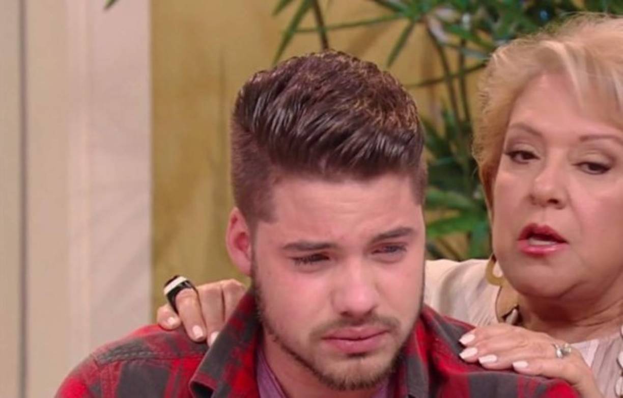 A un año de su salida de Univision, William dijo a People que las drogas había sido el motivo de su despido. ' Caí en el mundo de las fiestas, caí en el mundo de las drogas… Abusé de sustancias y eso hizo que mi carrera se fuera al bote. Perdí el trabajo de mis sueños. Salía todas las noches”, dijo Valdés.