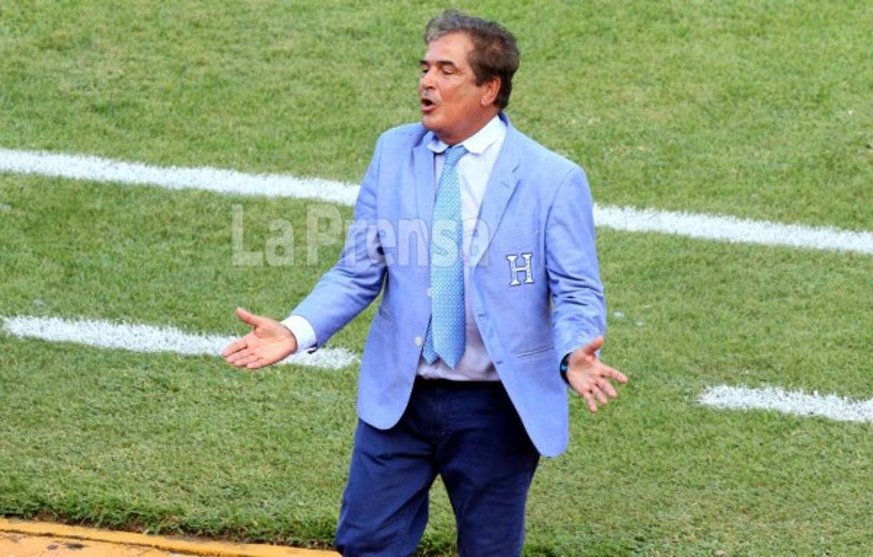 Jorge Luis Pinto estuvo reclamando de principio a fin la labor del arbitraje.