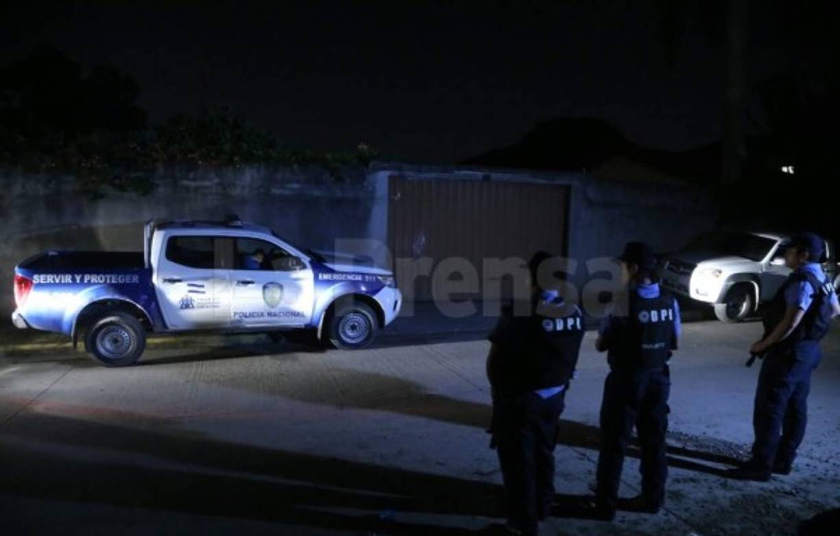 El abogado René Altamirano explicó que el exalcalde Rodolfo Padilla Sunseri tenía una medida de presentarse a firmar a la secretaría del juzgado, pero como en otro caso le impusieron arresto domiciliario no podía salir de su casa para ir a firmar.<br/>