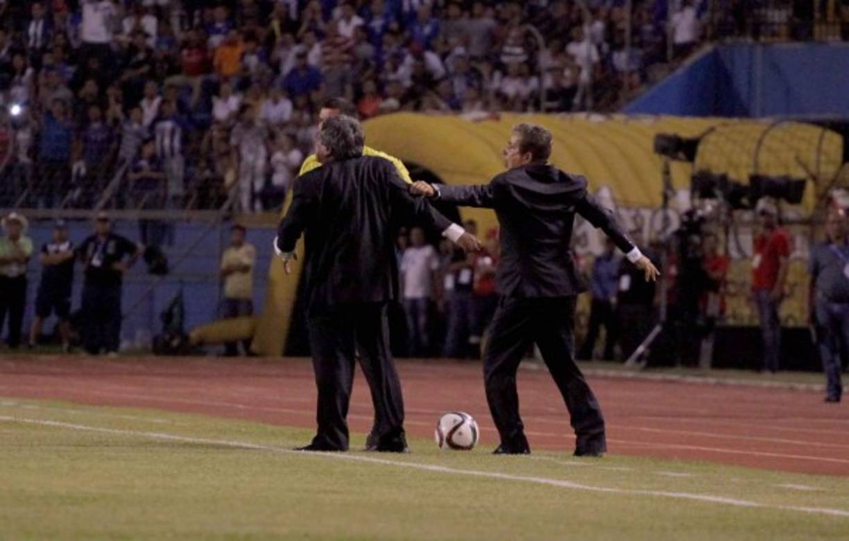 Pero Pinto no se quedó tranquilo y respondió el ataque de Primi.