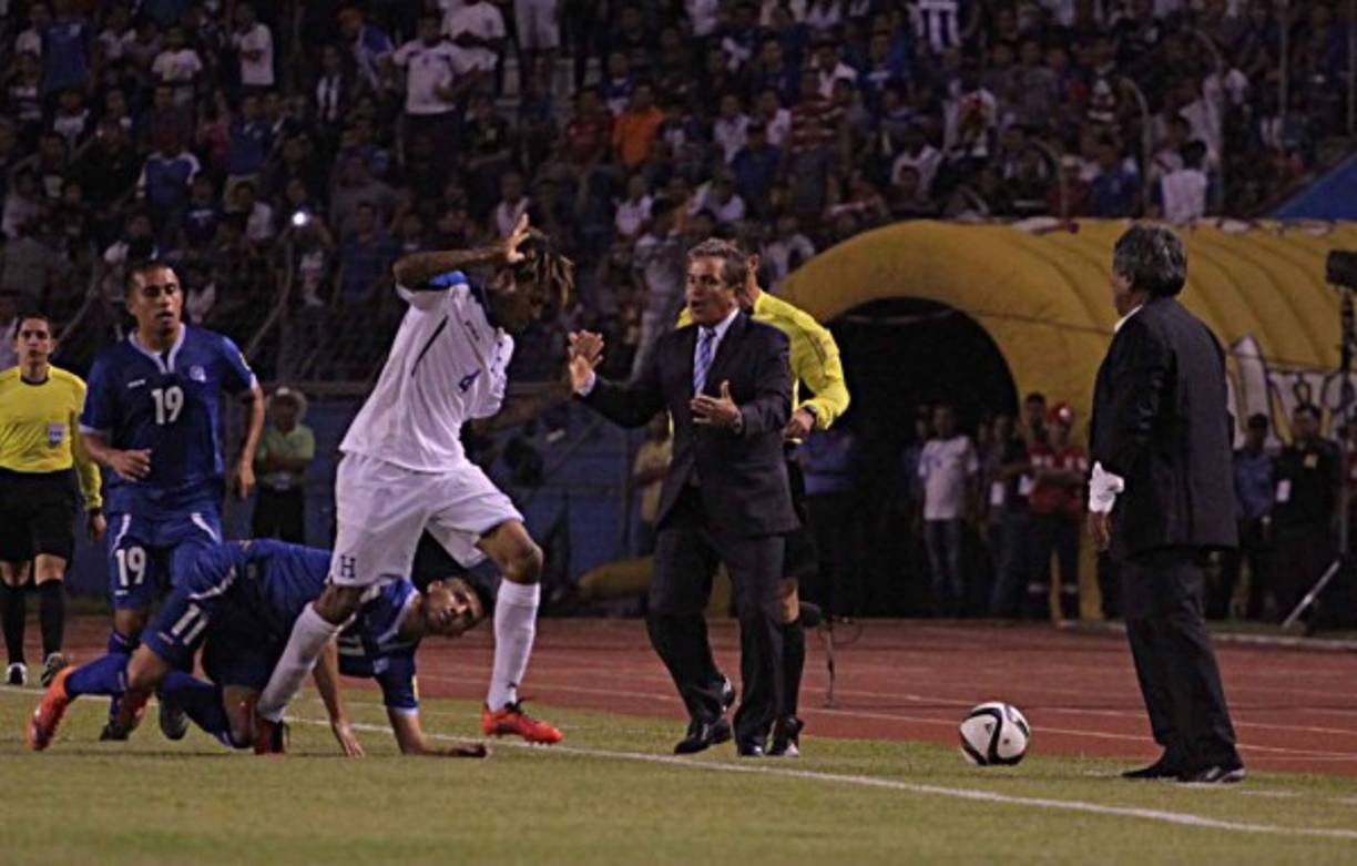 Jorge Luis Pinto, entrenador de la Selección Nacional de Honduras, perdió la cabeza.