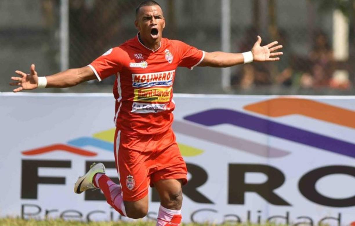 Rony Martínez: El jugador se ha rebelado y ha señalado que es agente libre, sin embargo la directiva de Real Sociedad opina lo contrario, avalado por los registros de Liga Nacional. 'Mi contrato terminó con Real Sociedad, estoy disponible para negociar con el equipo que se interese en contratarme porque soy agente libre ', explicó el artillero. Por su parte la directiva contradijo la polémica frase de Martínez y aseguraron que el equipo que quiere negociar, tendrá que hacerlo con la Real Sociedad.