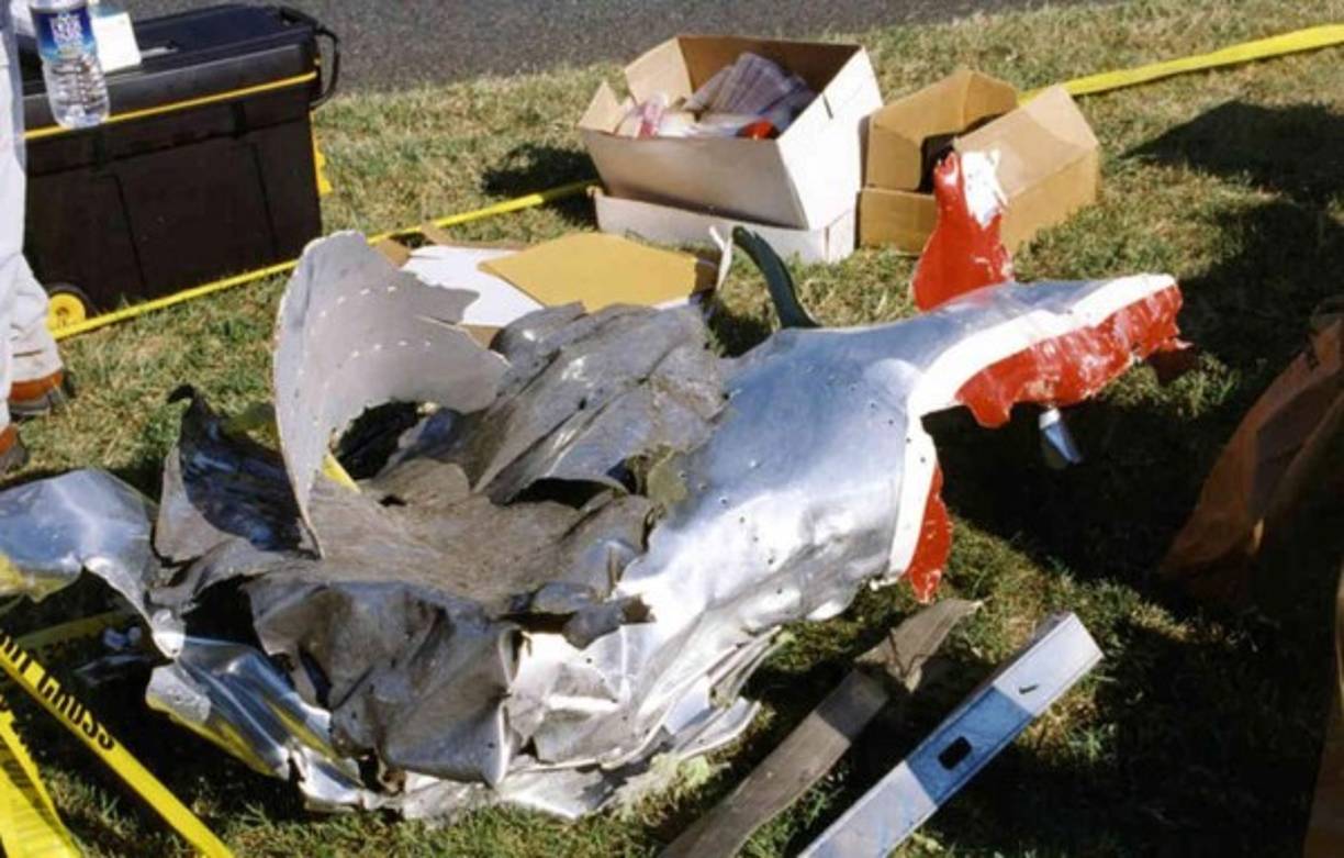 Fragmentos de la aeronave de American Airlines que se estrelló en el Pentágono.