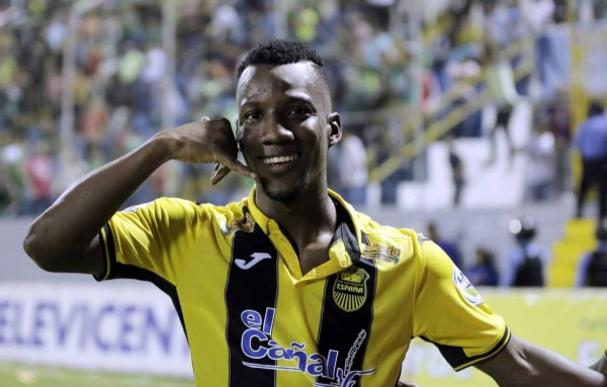 Darixon Vuelto y su manera de celebrar su gol contra Marathón.