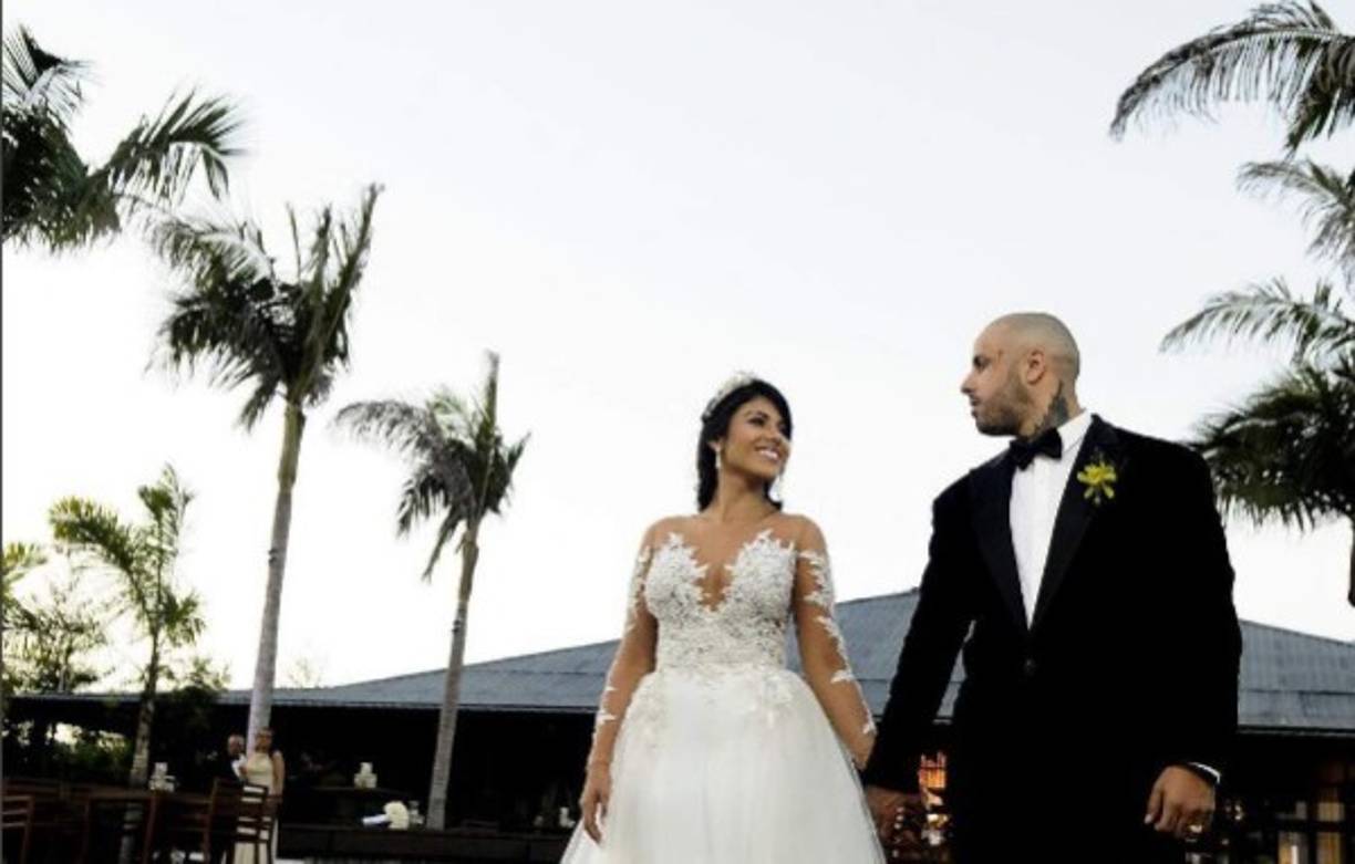 Nicky Jam ha publicado las imágenes de su enlace matrimonial. <br/>El artista hizo uso de su cuenta de Instagram para revelar las imágenes de su ceremonia, realizada el viernes, donde se le veía muy feliz.<br/><br/>En la boda destacó la presencia de J. Balvin y el actor estadounidense Vin Diesel.<br/><br/><br/><br/><br/><br/><br/><br/><br/>
