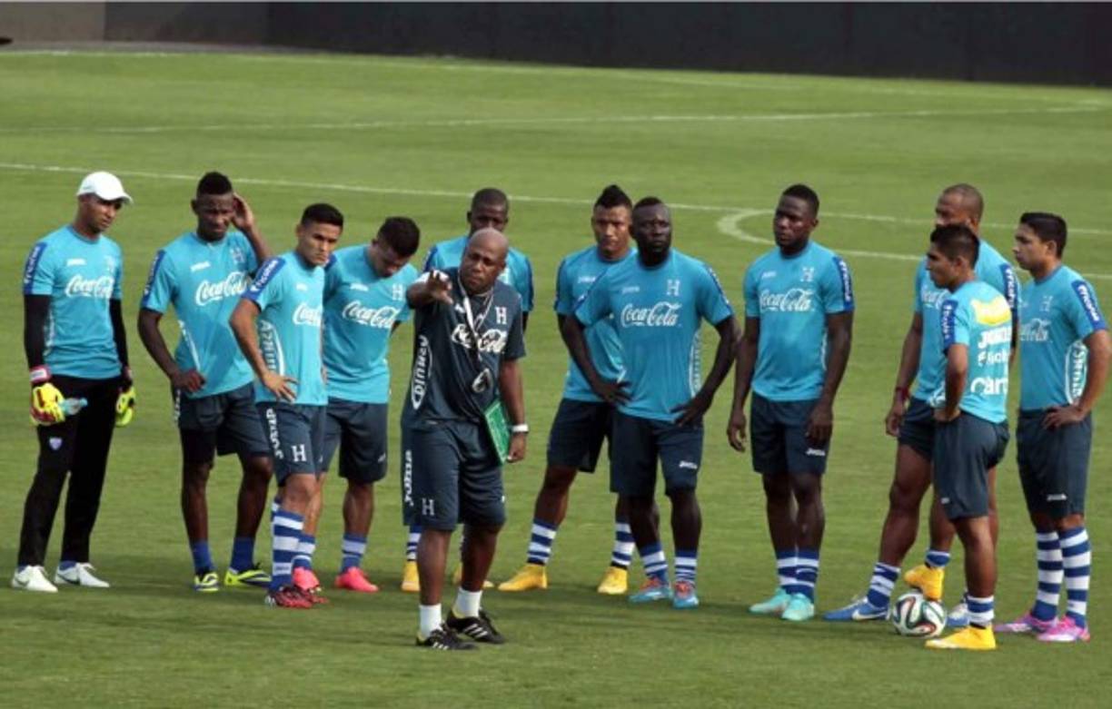 Hernán Medford volvió a parar el once titular de la Bicolor para el juego ante los mexicanos.