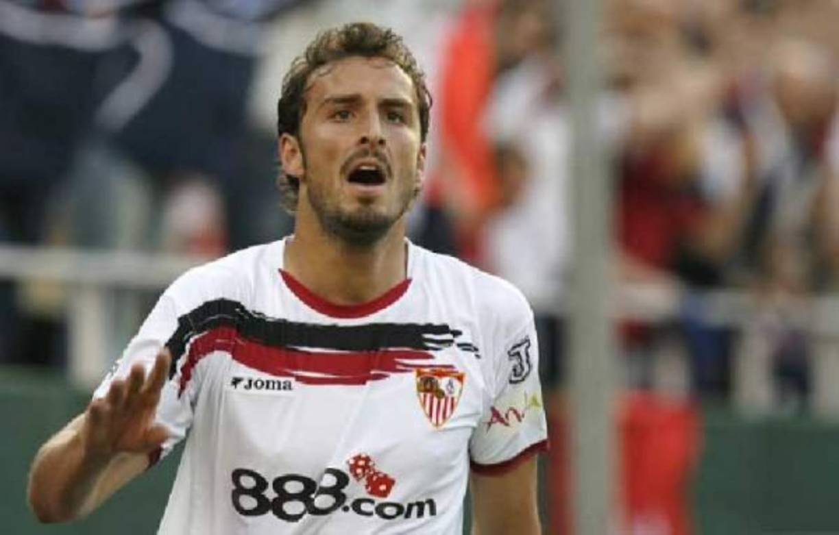 28 de agosto de 2007: el defensa español del Sevilla Antonio Puerta muere tres días después de haber sufrido varias paradas cardíacas. Se había desplomado sobre el terreno de juego durante un partido de Liga ante el Getafe y luego en los vestuarios. Sufría una 'arritmia ventricular debida a una displasia del ventrículo derecho'.<br/>