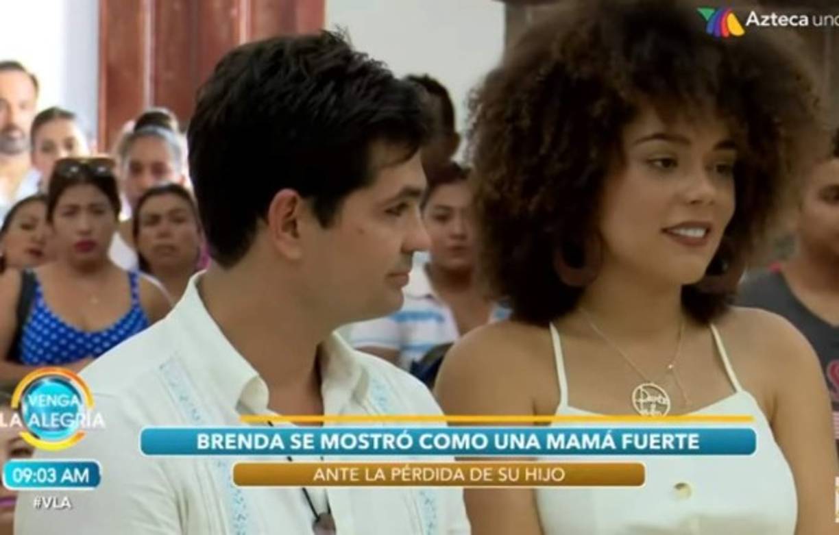 La esposa de Fernando Valencia vestió de blanco y llegó con un leve maquillaje. Sin embargo en redes sociales la destrozaron con mensajes. <br/><br/>'Cómo es posible que en un momento tan duro, tenga corazón para pensar qué ponerse, es el entierro de su hijo'; 'Ella se ve demasiado tranquila para haber perdido a un hijo'; 'Me parece muy rara su actitud, una cosa es que tenga paz y otra es que no tenga corazón de madre', dijeron varias personas en sus redes sociales.