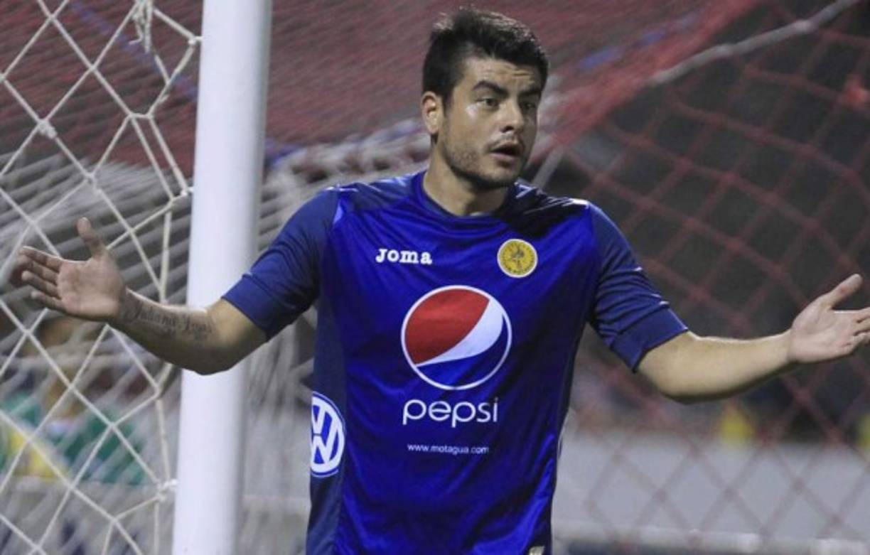 Carlinho delantero del club deportivo Real EspaÃ±a Torneo clausura 2007.