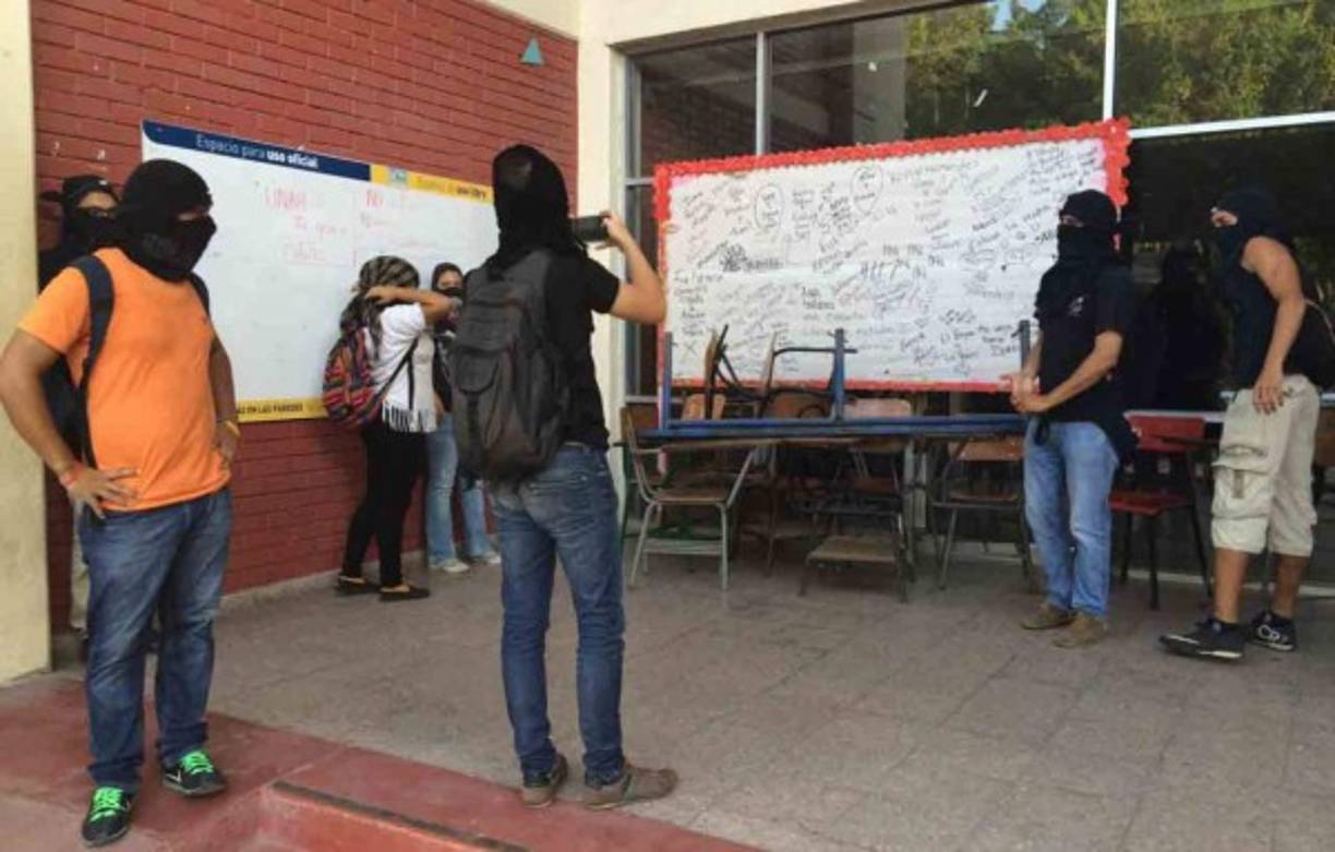 Los edificios de la carrera de Ciencias Jurídicas y Odontología permanecen tomados por los estudiantes que piden un diálogo con las autoridades.