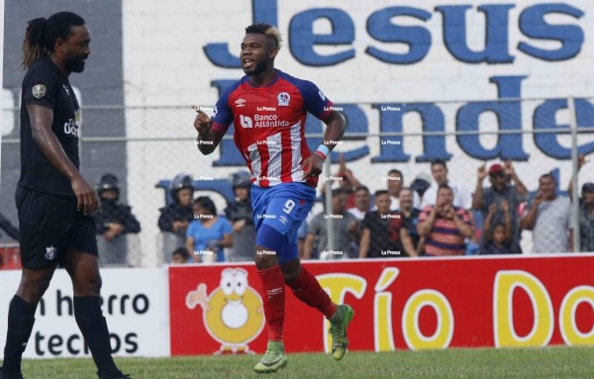 El delantero Jorge Benguché fue el encargado de anotar el primer gol del juego. El atacante marcó el primer tanto en la era de Pedro Troglio en la Liga Nacional.