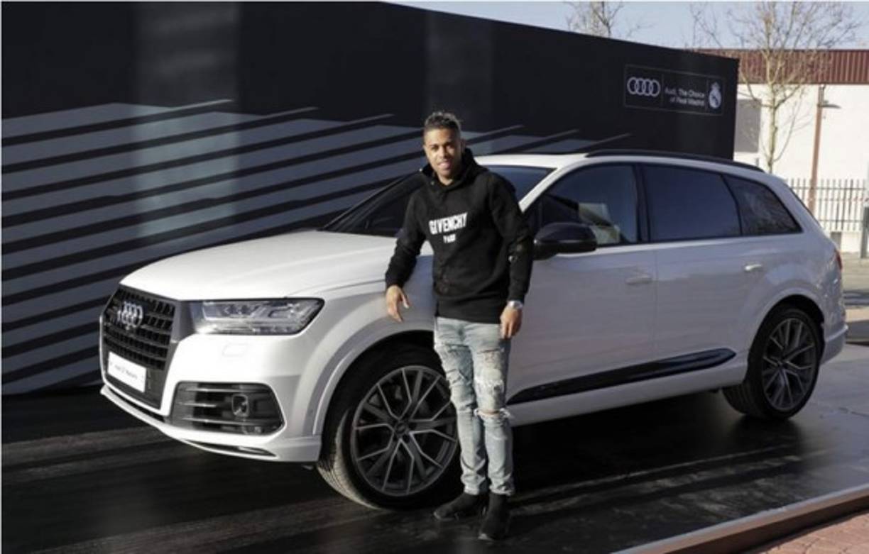 Mariano Díaz eligió el modelo Q7 50 TDI quattro tiptronic en color blanco carrara con un precio de 73140 euros.